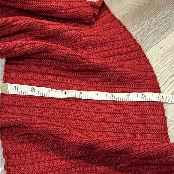 Michael Kors Deep Red Ribbed Knit Scarf 🧣 New with tag - Picture 4 of 5